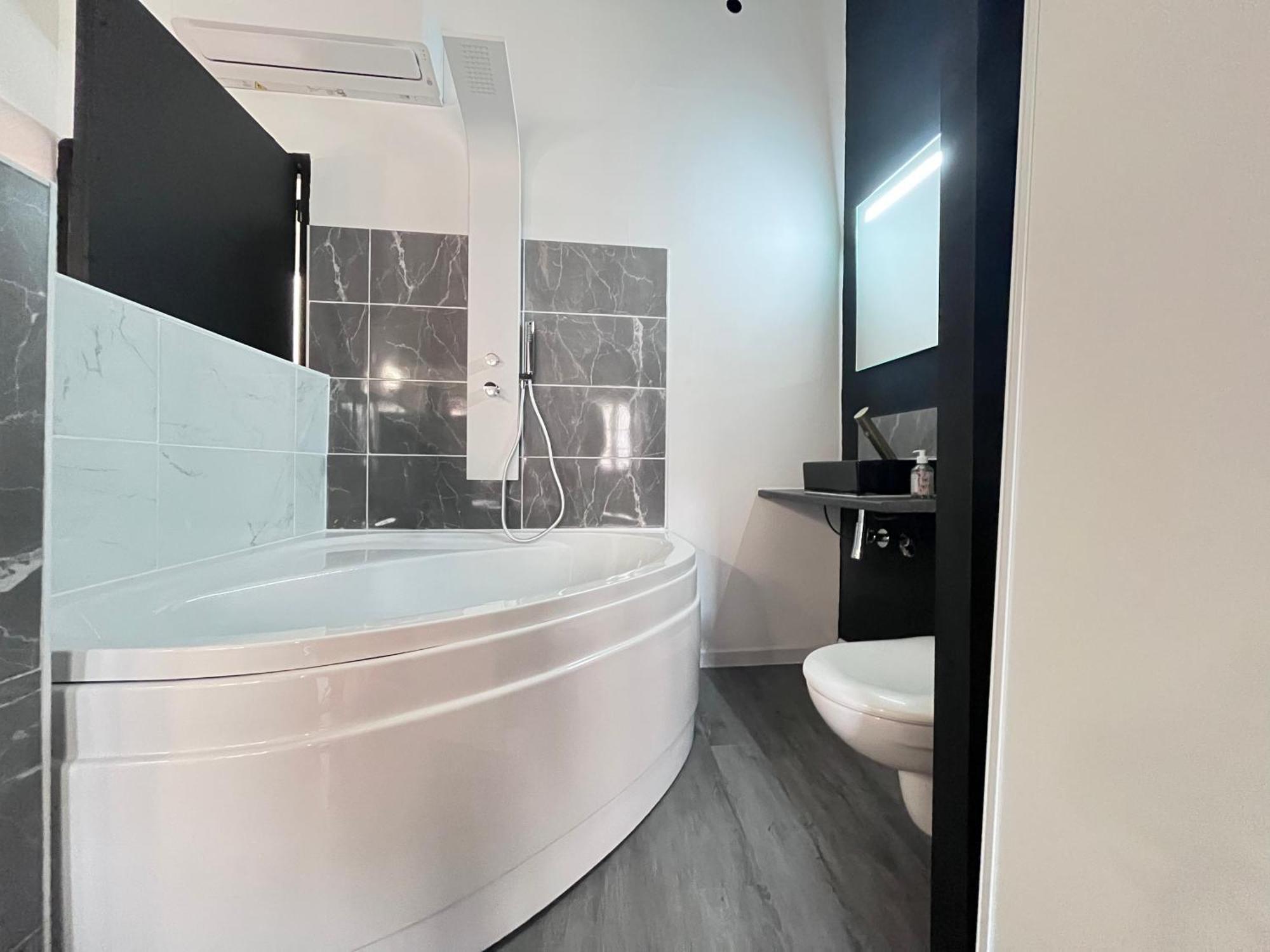 Charmant Studio Baignoire Narbonne Exteriör bild