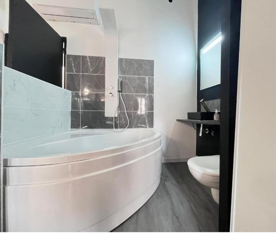 Charmant Studio Baignoire Narbonne Exteriör bild